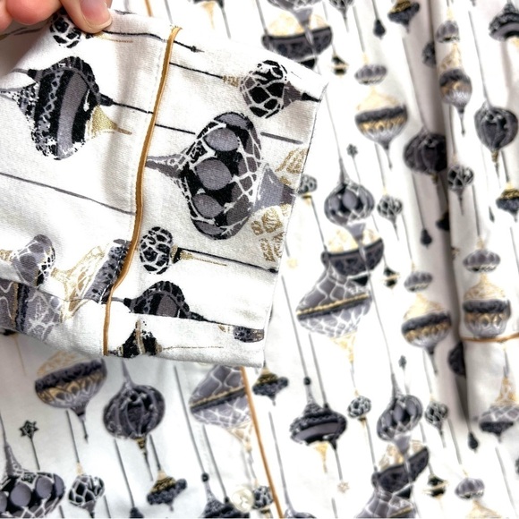 Soma Holiday Ornament PJ Set Sz XS Metallic Gold Trim Button Top & Pull on Pants - Picture 5 of 16